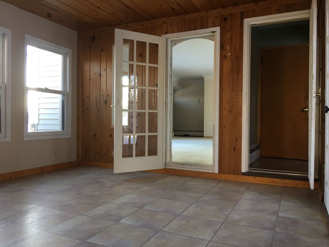 Mound home before renovation — photo 2